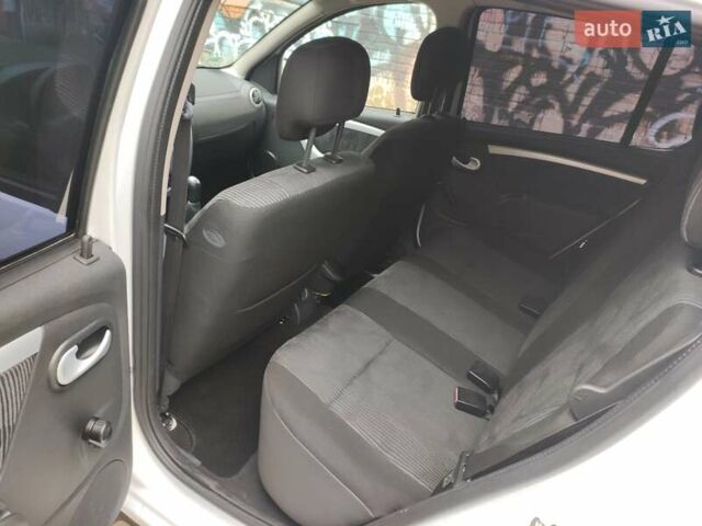 Белый Дачия Сандеро, объемом двигателя 1.4 л и пробегом 166 тыс. км за 4550 $, фото 17 на Automoto.ua