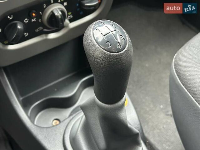 Белый Дачия Сандеро, объемом двигателя 1.2 л и пробегом 187 тыс. км за 4200 $, фото 20 на Automoto.ua