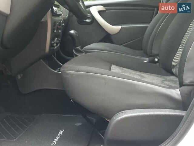 Білий Дачія Sandero, об'ємом двигуна 1.2 л та пробігом 160 тис. км за 4299 $, фото 63 на Automoto.ua