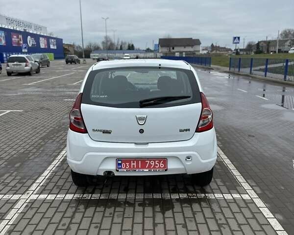 Белый Дачия Сандеро, объемом двигателя 1.4 л и пробегом 194 тыс. км за 4150 $, фото 5 на Automoto.ua