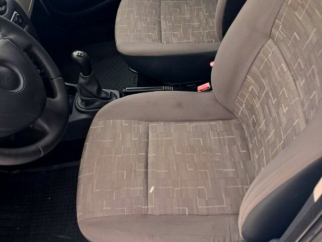 Белый Дачия Сандеро, объемом двигателя 1.4 л и пробегом 165 тыс. км за 3850 $, фото 9 на Automoto.ua