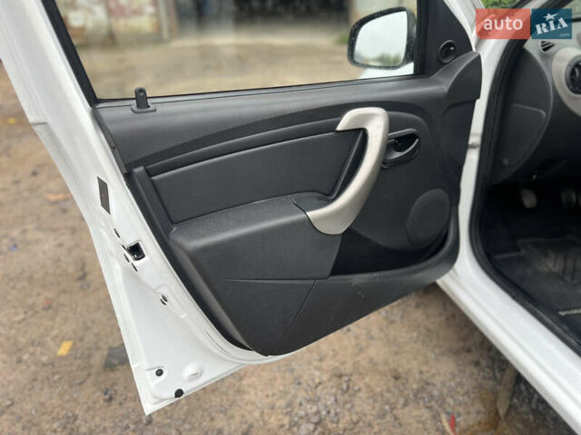 Білий Дачія Sandero, об'ємом двигуна 1.2 л та пробігом 142 тис. км за 4650 $, фото 32 на Automoto.ua