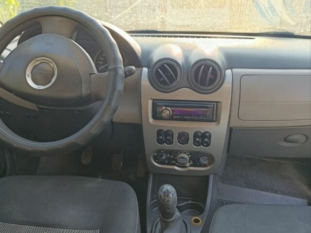 Белый Дачия Сандеро, объемом двигателя 1.4 л и пробегом 200 тыс. км за 4300 $, фото 3 на Automoto.ua