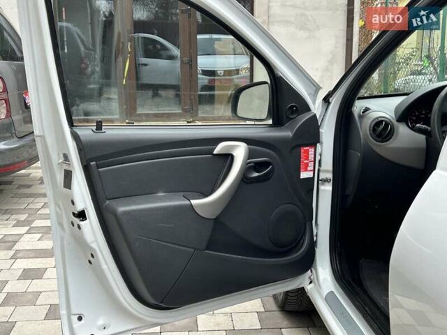 Белый Дачия Сандеро, объемом двигателя 1.2 л и пробегом 187 тыс. км за 4200 $, фото 12 на Automoto.ua