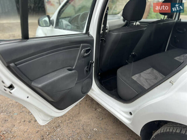 Білий Дачія Sandero, об'ємом двигуна 1.2 л та пробігом 142 тис. км за 4650 $, фото 42 на Automoto.ua