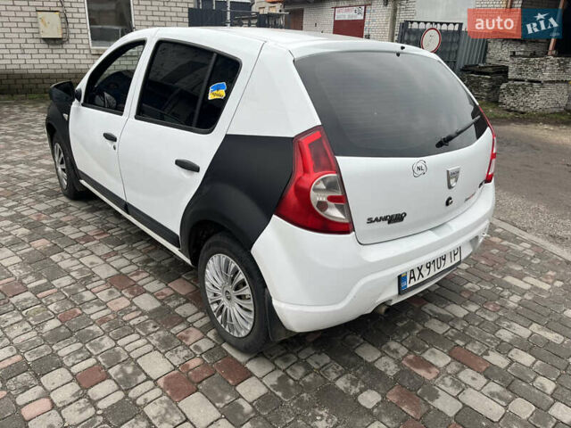 Белый Дачия Сандеро, объемом двигателя 1.4 л и пробегом 250 тыс. км за 2250 $, фото 2 на Automoto.ua