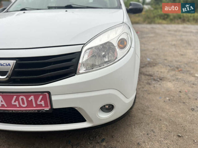 Білий Дачія Sandero, об'ємом двигуна 1.2 л та пробігом 142 тис. км за 4650 $, фото 26 на Automoto.ua
