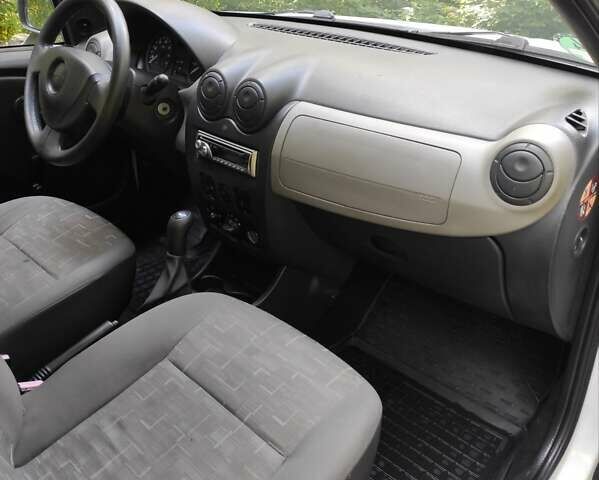 Білий Дачія Sandero, об'ємом двигуна 1.4 л та пробігом 225 тис. км за 2900 $, фото 1 на Automoto.ua