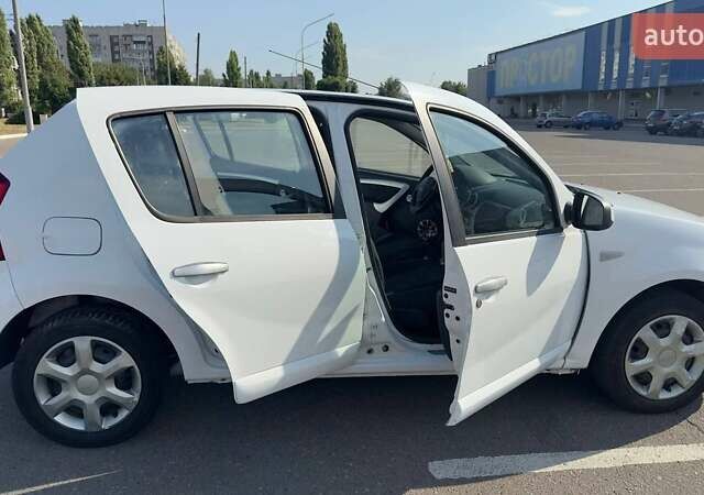 Білий Дачія Sandero, об'ємом двигуна 1.4 л та пробігом 140 тис. км за 4200 $, фото 6 на Automoto.ua