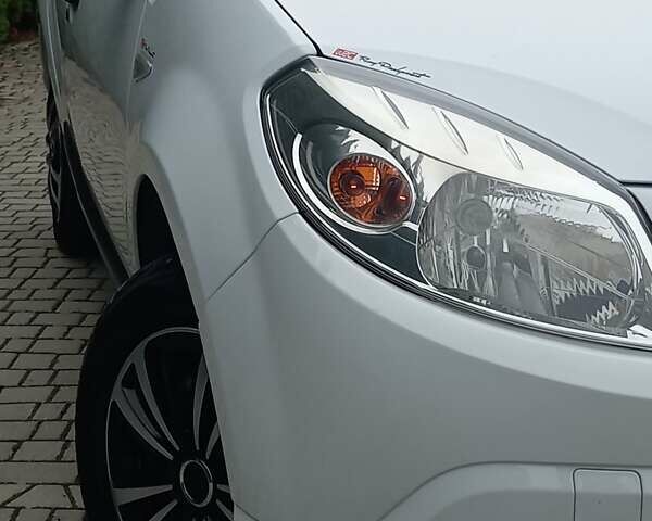 Білий Дачія Sandero, об'ємом двигуна 1.2 л та пробігом 160 тис. км за 4299 $, фото 17 на Automoto.ua