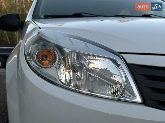 Дачия Сандеро 2009 в Любешов на Automoto.ua Белый Дачия Сандеро, объемом двигателя 1.4 л и пробегом 107 тыс. км за 4550 $, фото 16 на Automoto.ua