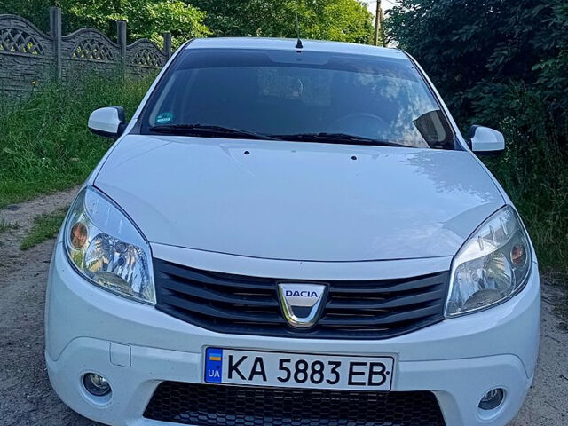 Белый Дачия Сандеро, объемом двигателя 1.4 л и пробегом 192 тыс. км за 4300 $, фото 1 на Automoto.ua