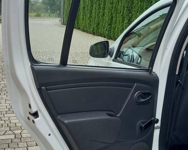 Білий Дачія Sandero, об'ємом двигуна 1.2 л та пробігом 160 тис. км за 4299 $, фото 65 на Automoto.ua