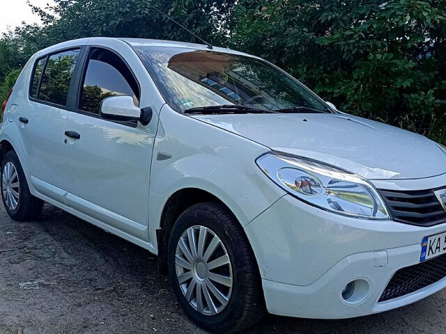 Белый Дачия Сандеро, объемом двигателя 1.4 л и пробегом 192 тыс. км за 4300 $, фото 2 на Automoto.ua