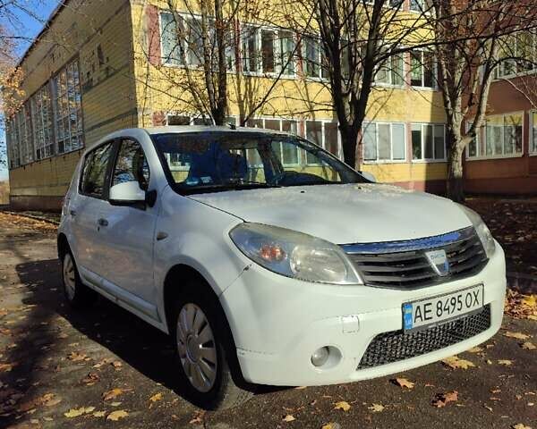 Дачия Сандеро 2009 в Днепре (Днепропетровске) на Automoto.ua Белый Дачия Сандеро, объемом двигателя 1.39 л и пробегом 275 тыс. км за 3700 $, фото 5 на Automoto.ua