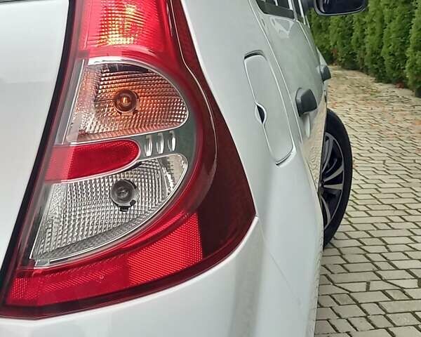 Білий Дачія Sandero, об'ємом двигуна 1.2 л та пробігом 160 тис. км за 4299 $, фото 49 на Automoto.ua