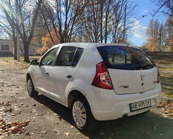 Дачия Сандеро 2009 в Днепре (Днепропетровске) на Automoto.ua Белый Дачия Сандеро, объемом двигателя 1.39 л и пробегом 275 тыс. км за 3700 $, фото 9 на Automoto.ua