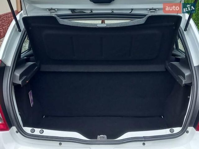 Білий Дачія Sandero, об'ємом двигуна 1.2 л та пробігом 160 тис. км за 4299 $, фото 55 на Automoto.ua