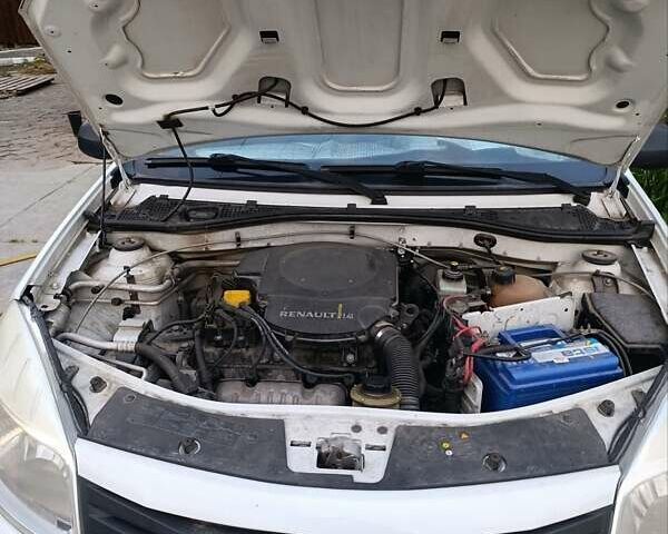 Белый Дачия Сандеро, объемом двигателя 1.39 л и пробегом 201 тыс. км за 4300 $, фото 5 на Automoto.ua