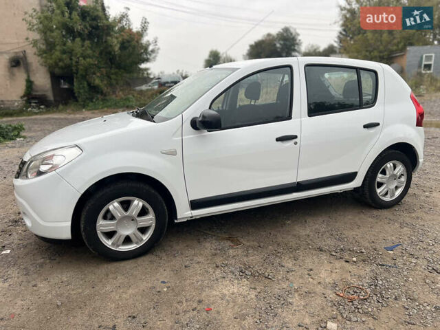 Білий Дачія Sandero, об'ємом двигуна 1.2 л та пробігом 142 тис. км за 4650 $, фото 5 на Automoto.ua