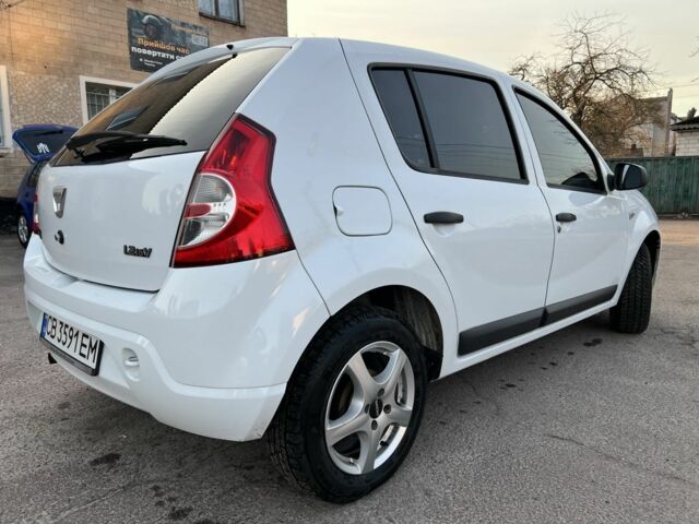 Белый Дачия Сандеро, объемом двигателя 1.1 л и пробегом 245 тыс. км за 4200 $, фото 2 на Automoto.ua