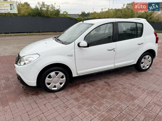 Білий Дачія Sandero, об'ємом двигуна 1.6 л та пробігом 140 тис. км за 4899 $, фото 2 на Automoto.ua