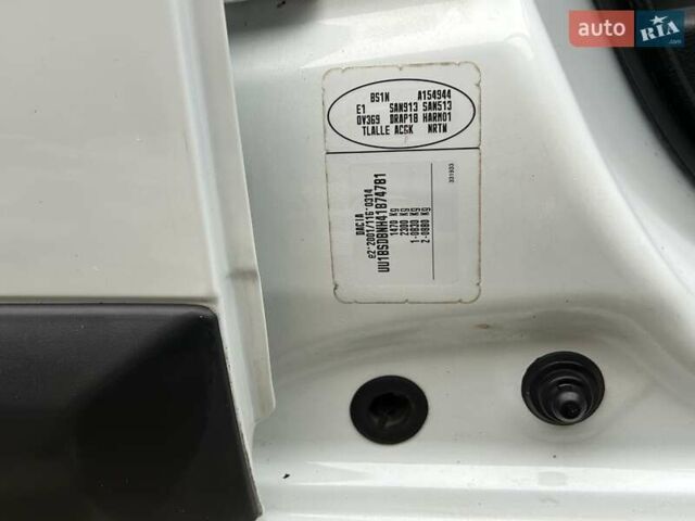 Белый Дачия Сандеро, объемом двигателя 1.2 л и пробегом 187 тыс. км за 4200 $, фото 39 на Automoto.ua