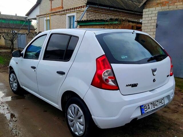 Білий Дачія Sandero, об'ємом двигуна 1.1 л та пробігом 215 тис. км за 3899 $, фото 2 на Automoto.ua