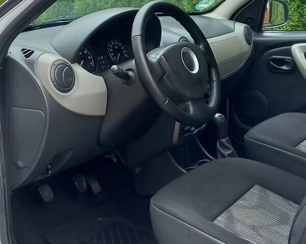 Білий Дачія Sandero, об'ємом двигуна 1.2 л та пробігом 160 тис. км за 4299 $, фото 67 на Automoto.ua