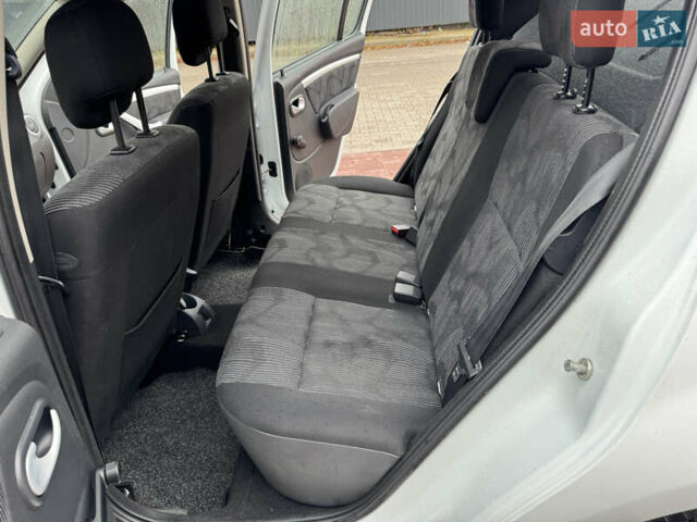 Білий Дачія Sandero, об'ємом двигуна 1.6 л та пробігом 140 тис. км за 4899 $, фото 16 на Automoto.ua