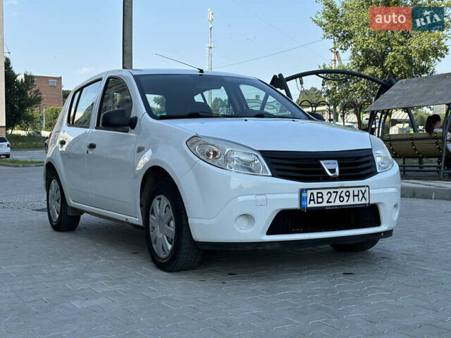Белый Дачия Сандеро, объемом двигателя 1.4 л и пробегом 240 тыс. км за 4000 $, фото 4 на Automoto.ua