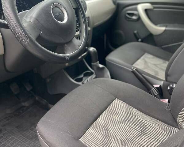 Білий Дачія Sandero, об'ємом двигуна 1.4 л та пробігом 255 тис. км за 4200 $, фото 5 на Automoto.ua