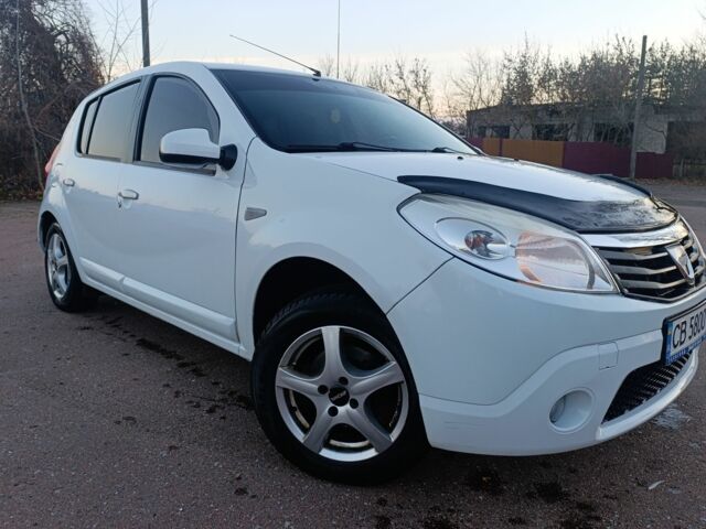 Белый Дачия Сандеро, объемом двигателя 1.1 л и пробегом 230 тыс. км за 4300 $, фото 1 на Automoto.ua