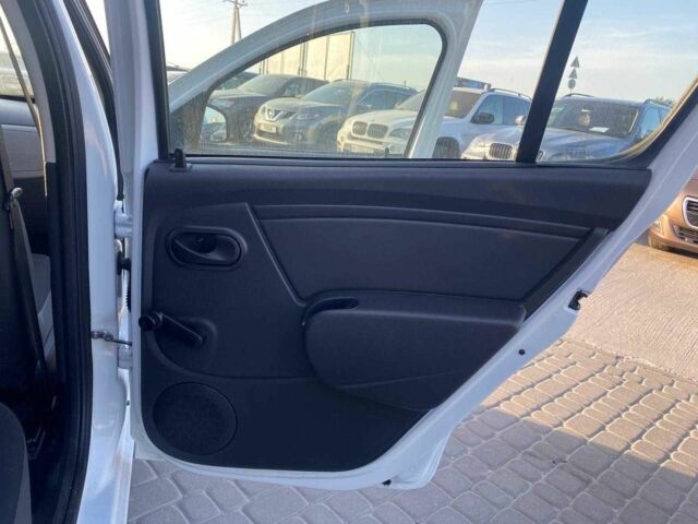 Белый Дачия Сандеро, объемом двигателя 1.2 л и пробегом 133 тыс. км за 4940 $, фото 20 на Automoto.ua