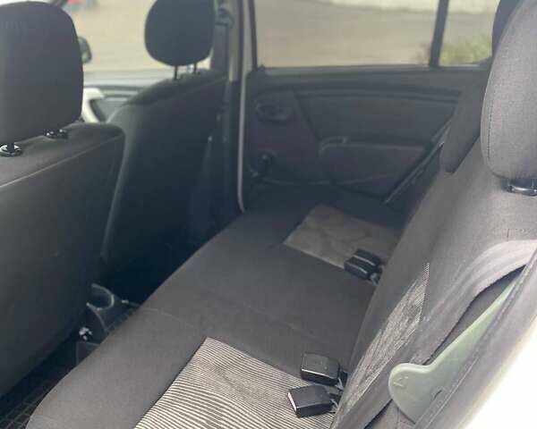Білий Дачія Sandero, об'ємом двигуна 1.4 л та пробігом 255 тис. км за 4200 $, фото 12 на Automoto.ua