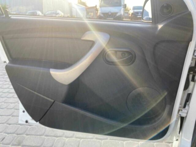 Белый Дачия Сандеро, объемом двигателя 1.2 л и пробегом 133 тыс. км за 4940 $, фото 18 на Automoto.ua