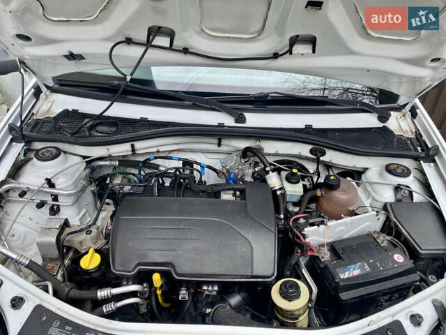 Білий Дачія Sandero, об'ємом двигуна 1.15 л та пробігом 186 тис. км за 3250 $, фото 18 на Automoto.ua