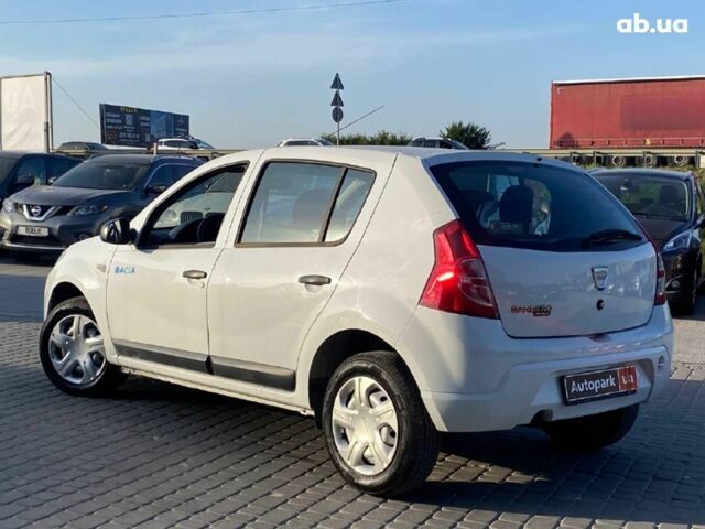 Белый Дачия Сандеро, объемом двигателя 1.2 л и пробегом 133 тыс. км за 4990 $, фото 2 на Automoto.ua