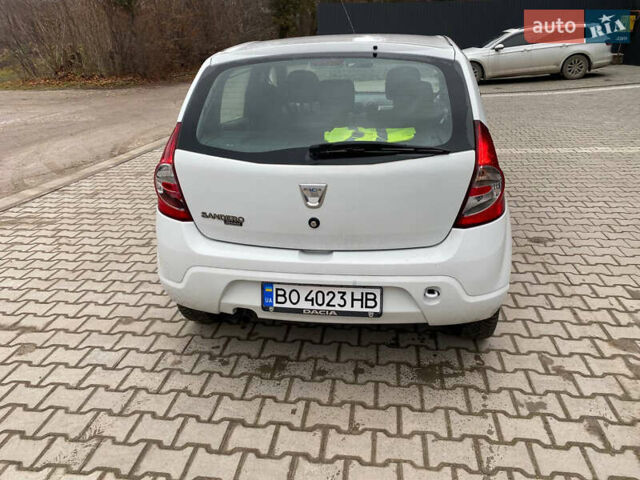 Белый Дачия Сандеро, объемом двигателя 1.39 л и пробегом 191 тыс. км за 5200 $, фото 3 на Automoto.ua
