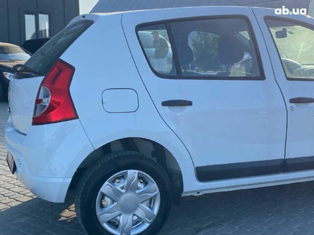 Белый Дачия Сандеро, объемом двигателя 1.2 л и пробегом 133 тыс. км за 4990 $, фото 5 на Automoto.ua