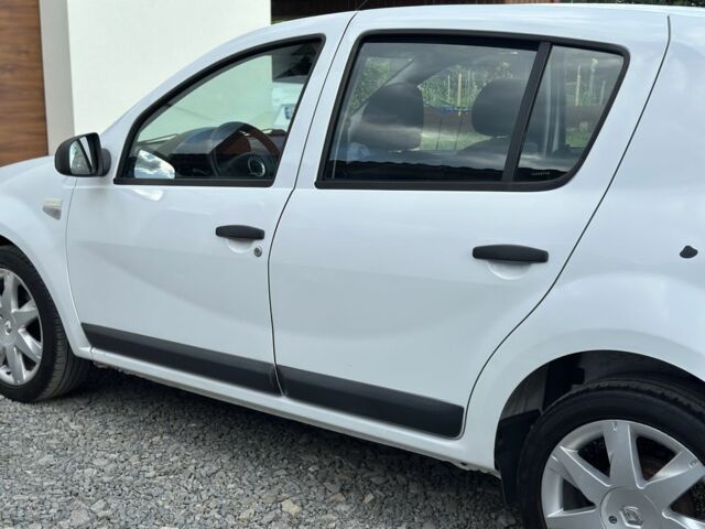 Білий Дачія Sandero, об'ємом двигуна 1.4 л та пробігом 206 тис. км за 3999 $, фото 9 на Automoto.ua