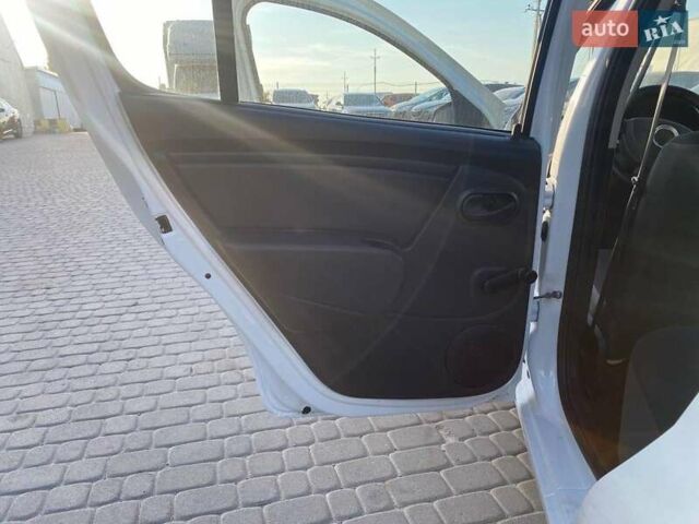 Белый Дачия Сандеро, объемом двигателя 1.2 л и пробегом 133 тыс. км за 4990 $, фото 21 на Automoto.ua