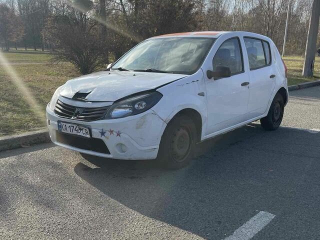 Белый Дачия Сандеро, объемом двигателя 1.1 л и пробегом 200 тыс. км за 1700 $, фото 3 на Automoto.ua