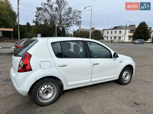 Білий Дачія Sandero, об'ємом двигуна 1.15 л та пробігом 230 тис. км за 3700 $, фото 4 на Automoto.ua