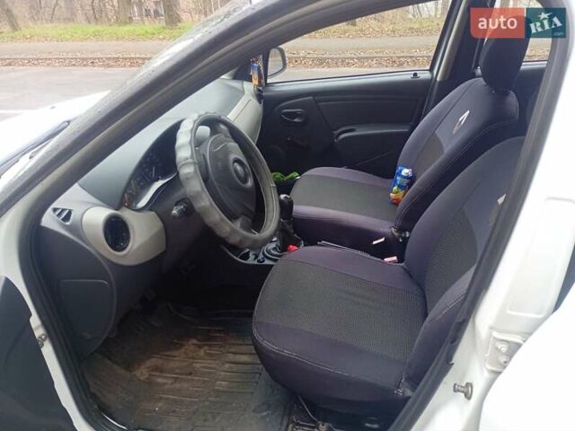 Білий Дачія Sandero, об'ємом двигуна 1.15 л та пробігом 275 тис. км за 3350 $, фото 9 на Automoto.ua