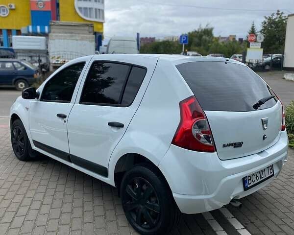 Білий Дачія Sandero, об'ємом двигуна 1.4 л та пробігом 255 тис. км за 4200 $, фото 6 на Automoto.ua