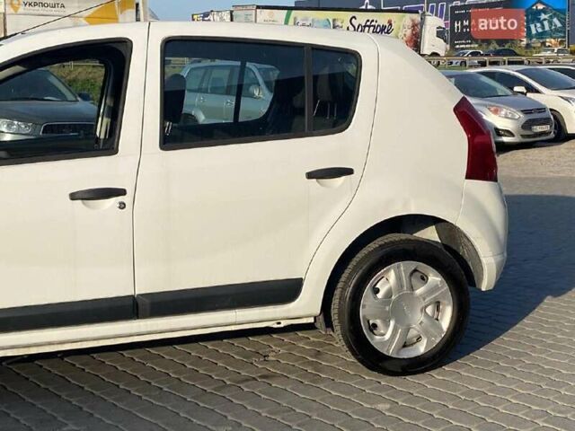 Белый Дачия Сандеро, объемом двигателя 1.2 л и пробегом 133 тыс. км за 4990 $, фото 2 на Automoto.ua