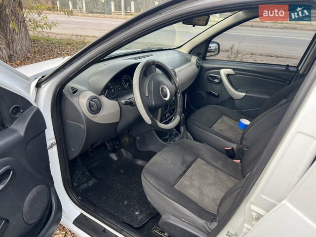 Білий Дачія Sandero, об'ємом двигуна 1.39 л та пробігом 450 тис. км за 1699 $, фото 12 на Automoto.ua