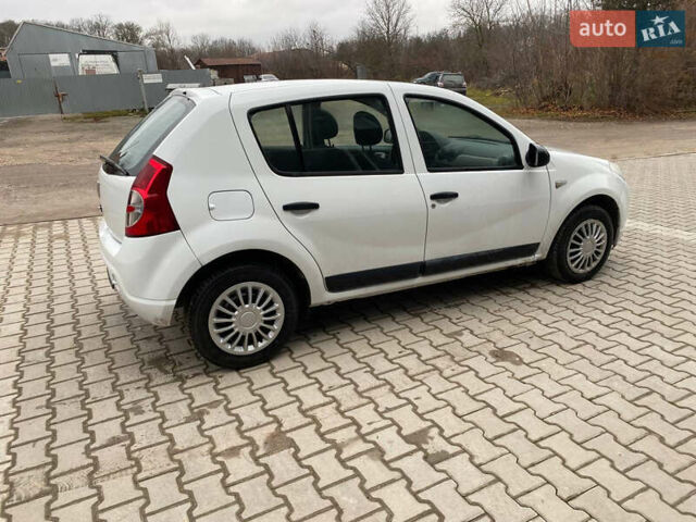 Белый Дачия Сандеро, объемом двигателя 1.39 л и пробегом 191 тыс. км за 5200 $, фото 5 на Automoto.ua