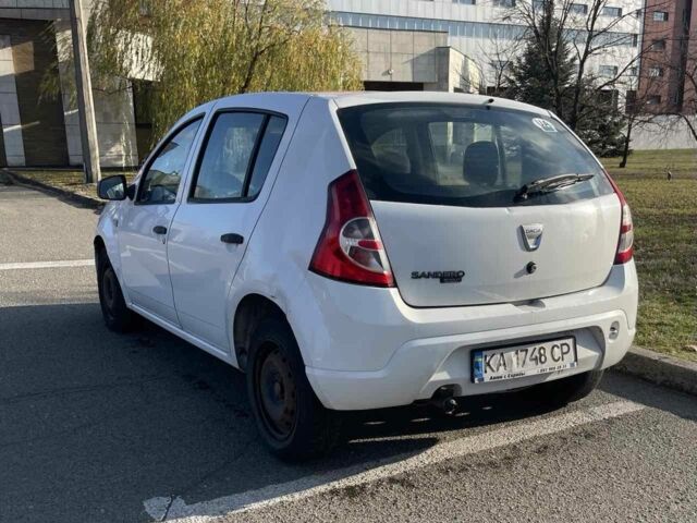 Белый Дачия Сандеро, объемом двигателя 1.1 л и пробегом 200 тыс. км за 1700 $, фото 1 на Automoto.ua